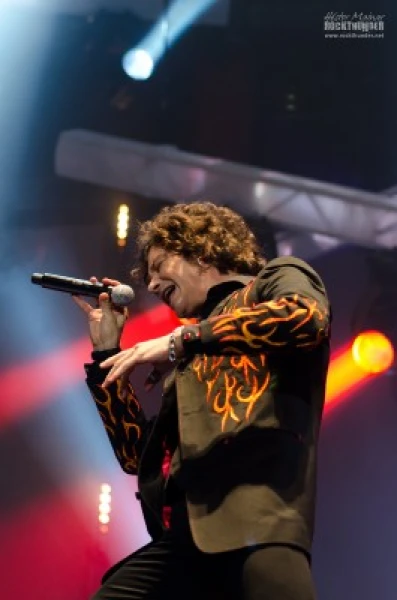 Enrique Bunbury recupera temas de Héroes del Silencio en su MTV Unplugged